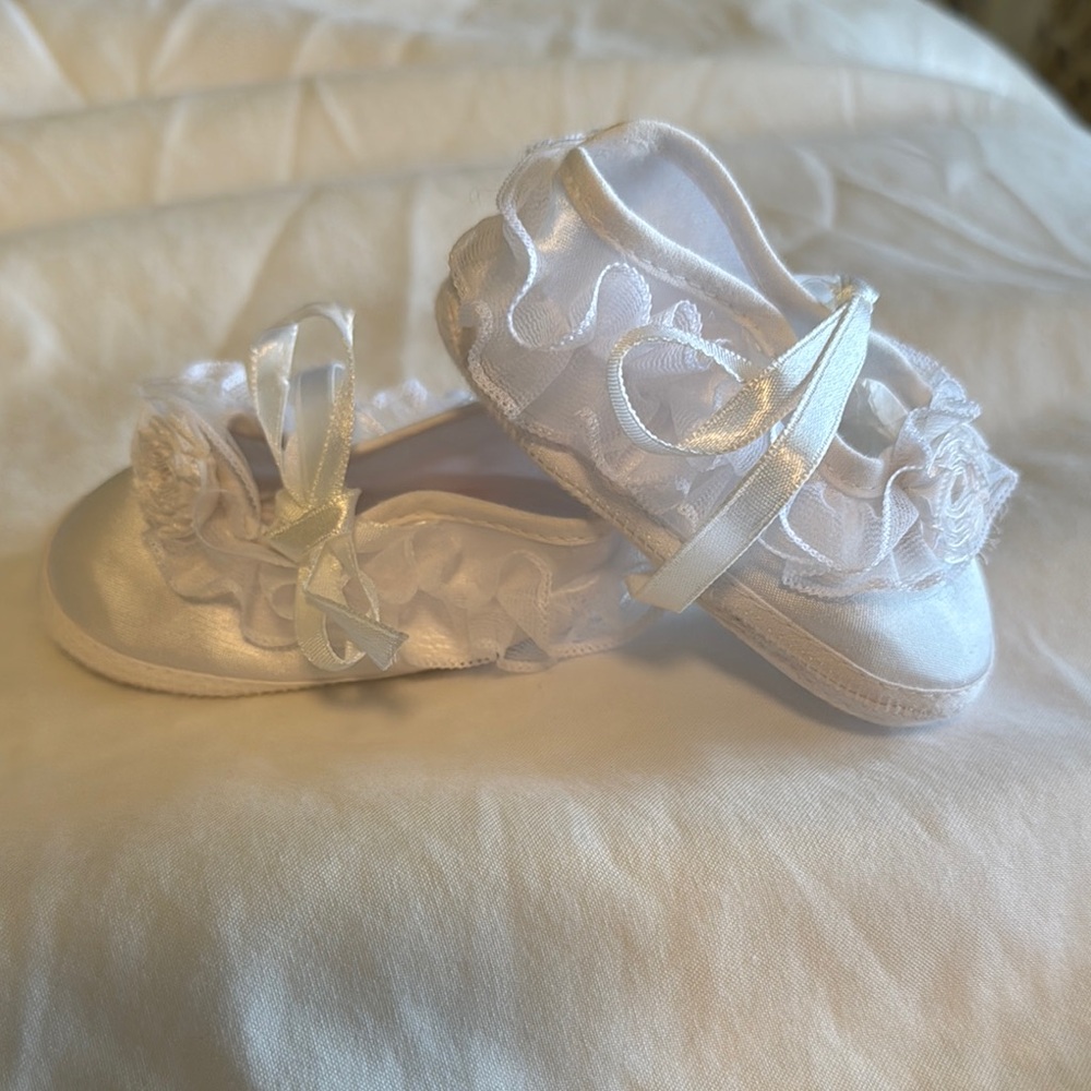 NWT Little Things Mean A Lot, white Christening Shoes, Newborn size 2